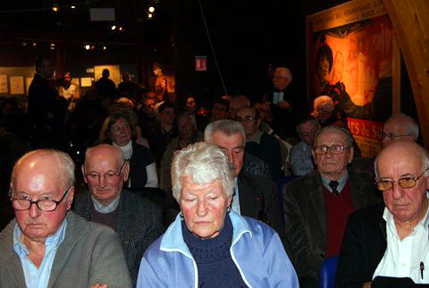 L'assemblée attentive