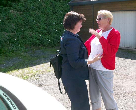 Betty und Christiane, zwei Cousinen finden sich