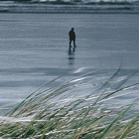 L’homme qui marche au bord du monde